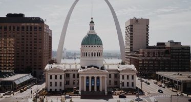 Gateway arch St. Louis Courthouse